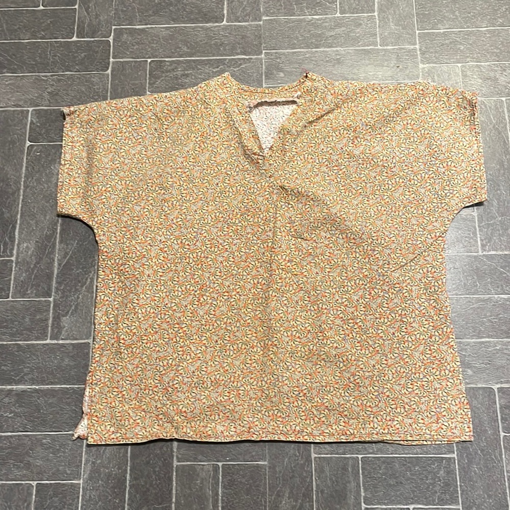 Psychedelic floral vintage scrub 48” chest